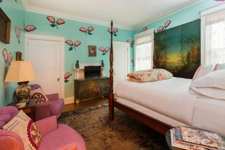 Pomegranate Inn