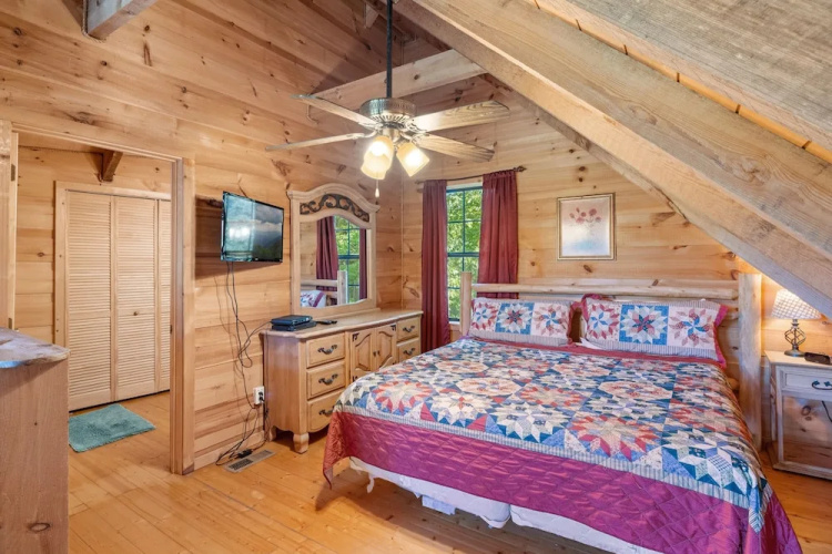 Games With A View 3 Bedroom Cabin by RedAwning