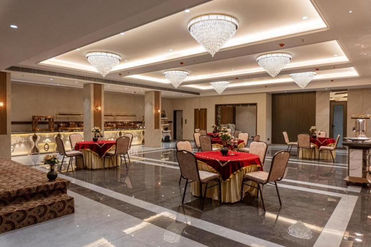 OYO 24912 Hotel Raunak