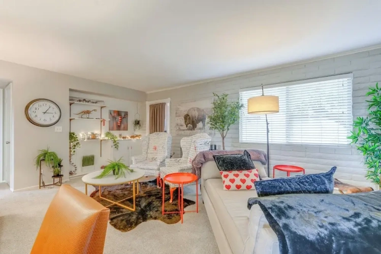 2 Bedrooms Apartment