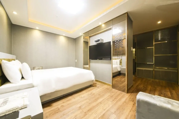 Royal room