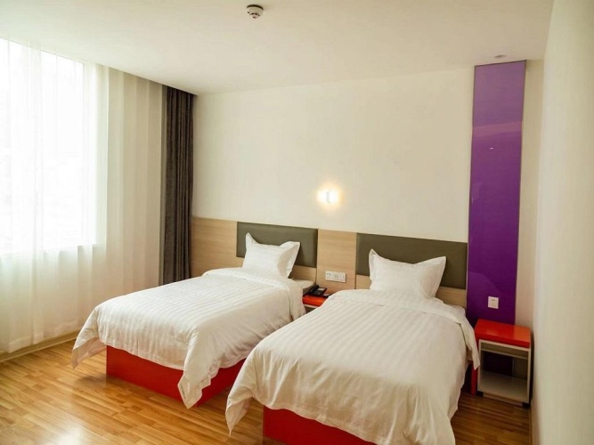 Standard Twin room with city view