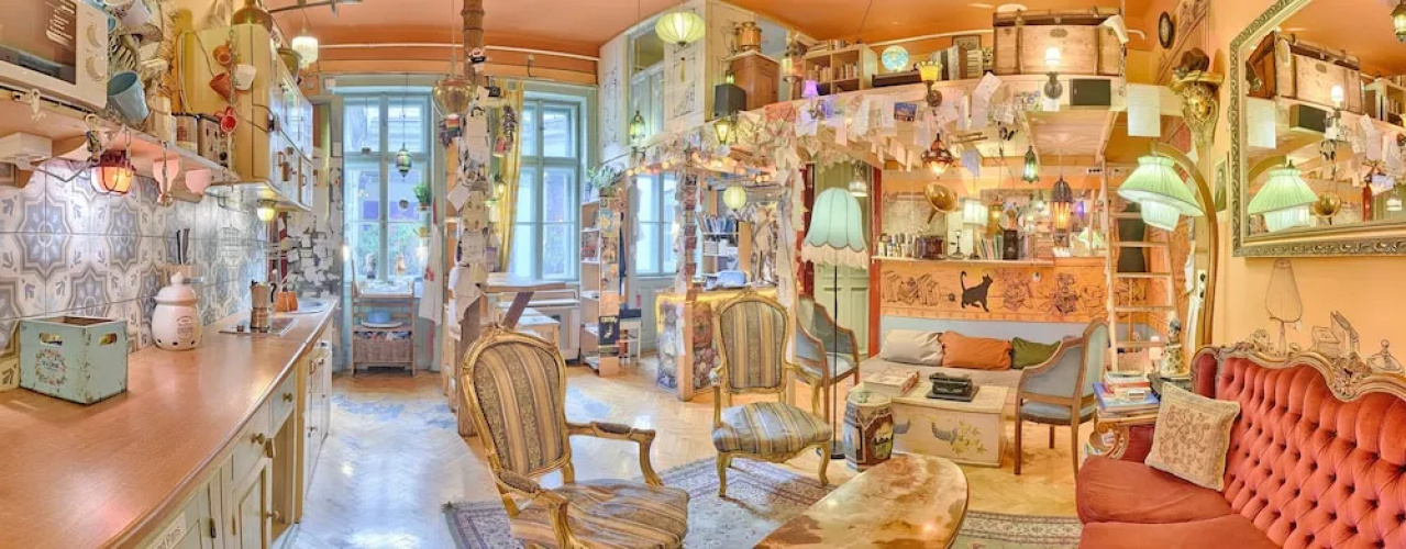 Lavender Circus Hostel And Apartments