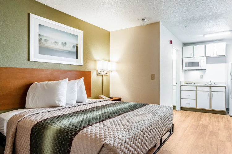 HomeTowne Studios by Red Roof Atlanta NE - Peachtree Corners