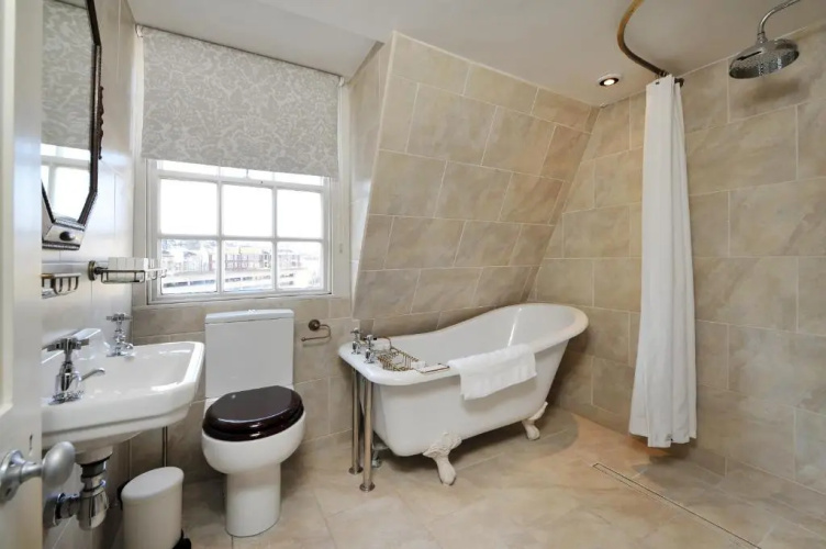 Luxury Regency Apartment in Bath City Centre