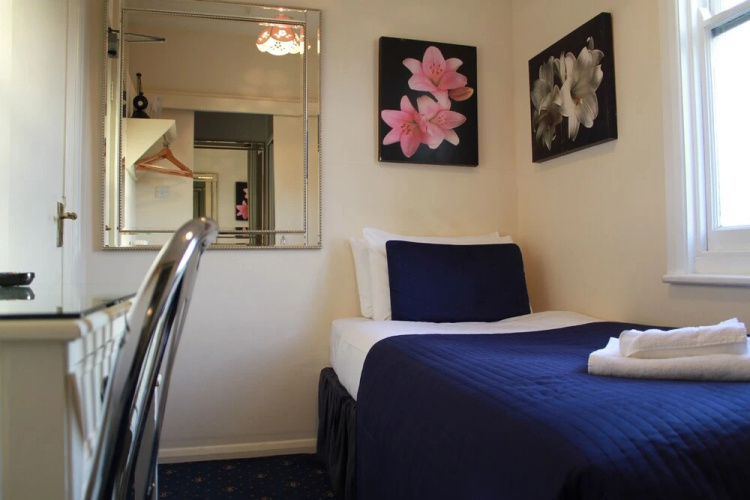 Blades Hotel