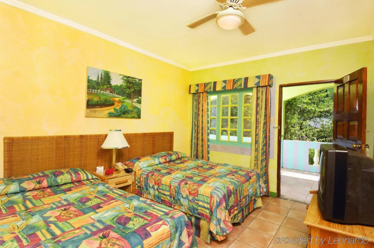 Doctors Cave Beach Hotel
