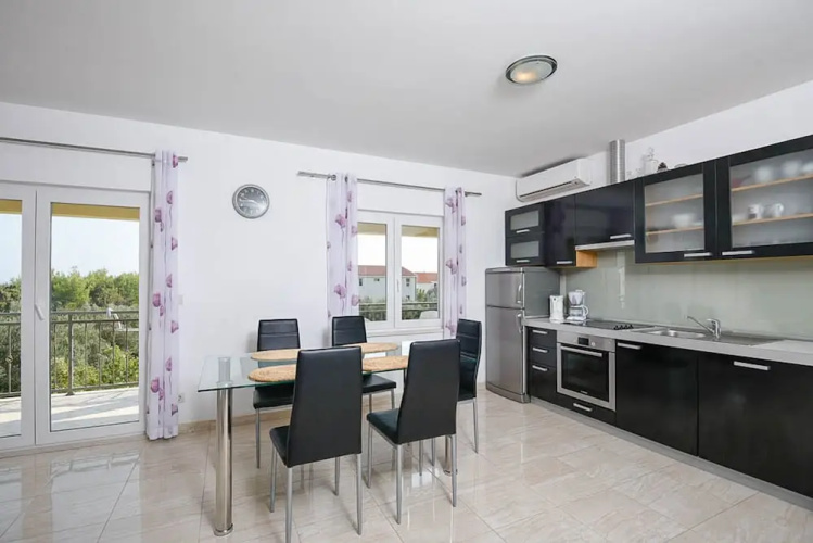 Apartments Trstenica