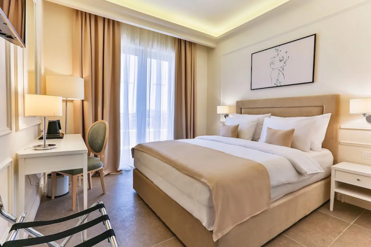 Hotel Crown