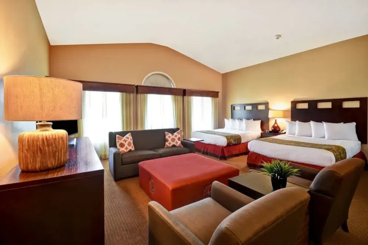 Deluxe Quadruple Suite
