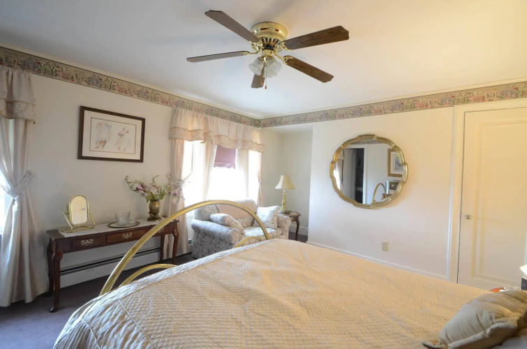 Maple Springs Lake Side Inn