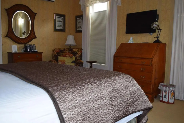 Deerfield Inn