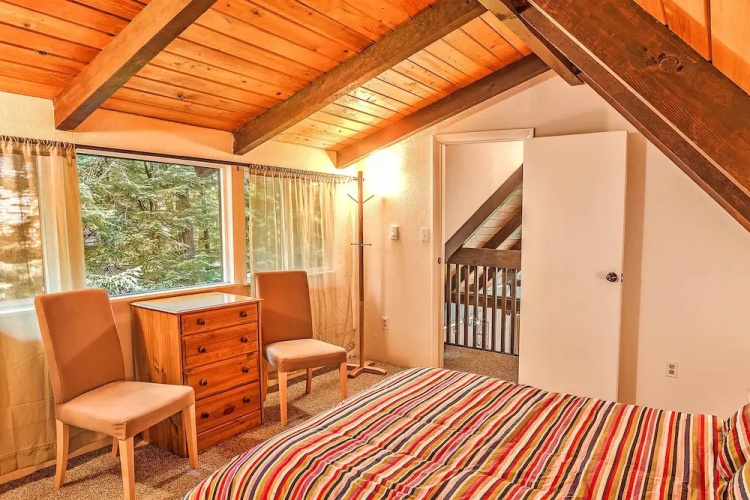 Four Stone Lodge Near Mt Rainier