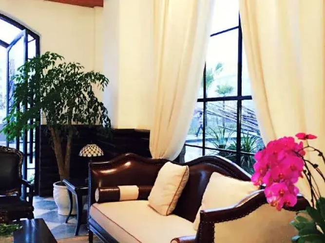 Eiffel Art Hotel