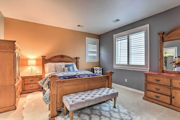 5 Bedrooms Cottage