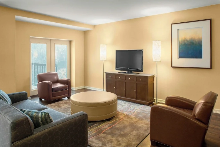 2 Bedrooms Suite with balcony and with river view