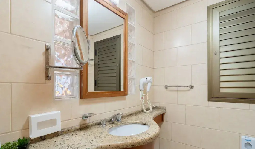 Apt in Cond. with heated pool CUR0905