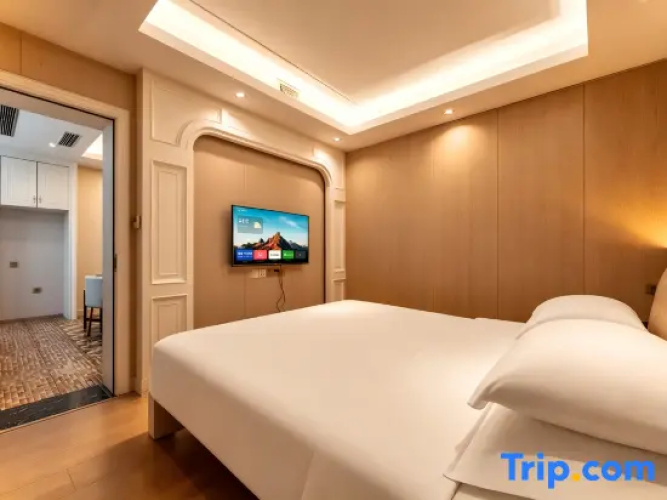 Deluxe Double room with city view