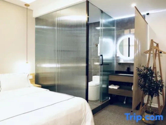 Comfort room with balcony