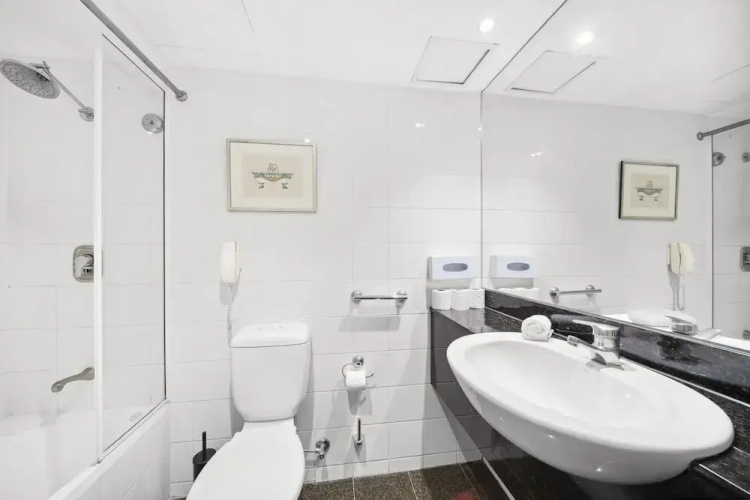 Bright Studio With Pool Access in Parramatta