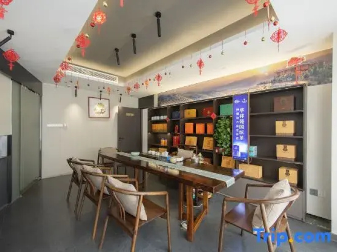 Oriental Lily Hotel