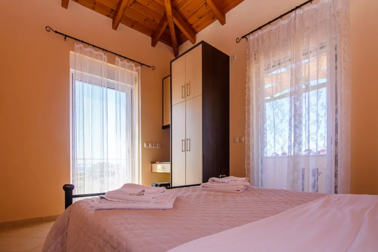 Kyparissia Garden Retreat - Spacious Duplex