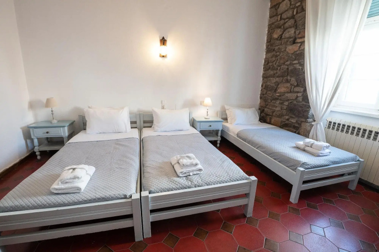 Dionysos Hotel