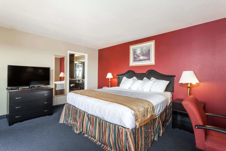 APM Inn and Suites