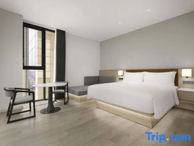 Suite with city view