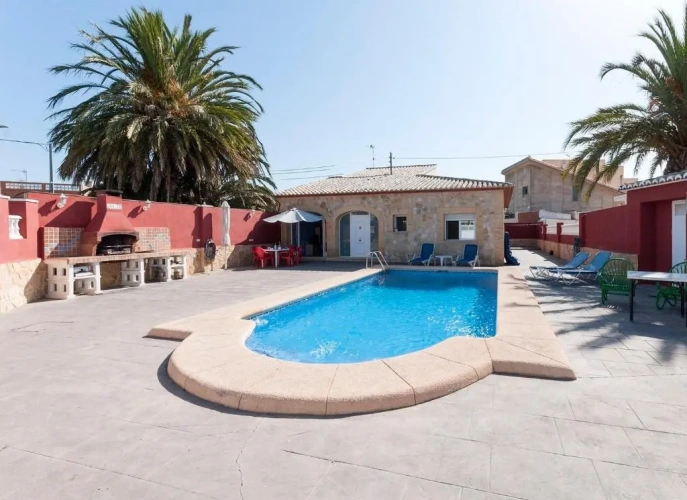 3 Bedrooms Villa