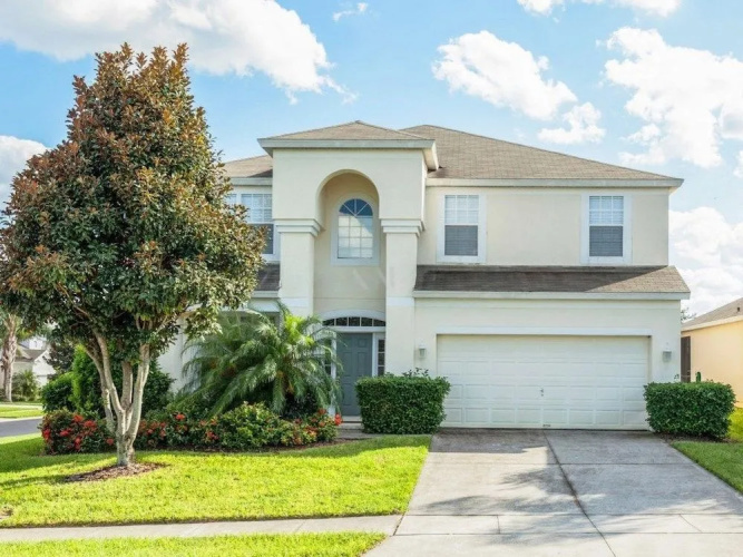 Spacious Rental Pool Jacuzzi 6 Br home by RedAwning