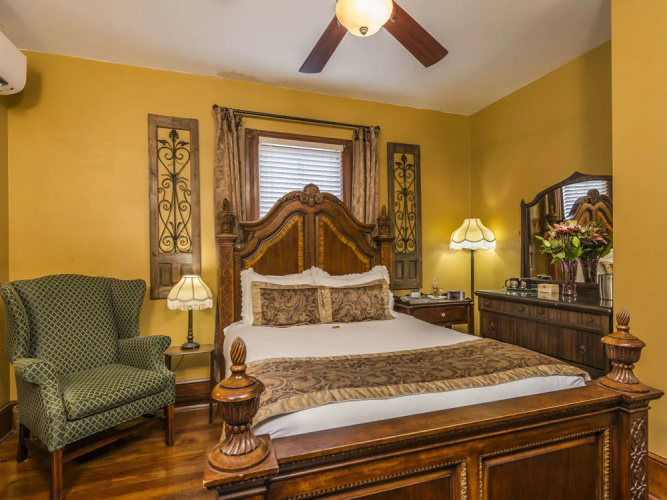 Carriage Way Inn