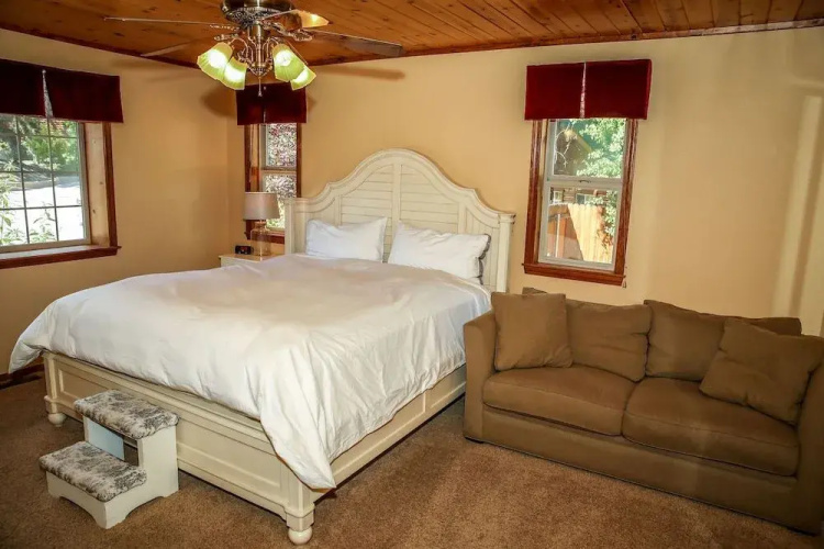 Edgehill Escape - 3 Br home by RedAwning