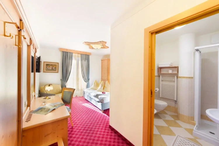 Standard Quadruple room with lake view