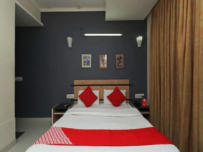 Hotel Girish