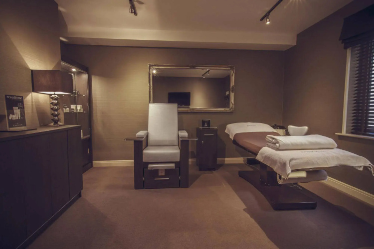 Peak Edge Hotel