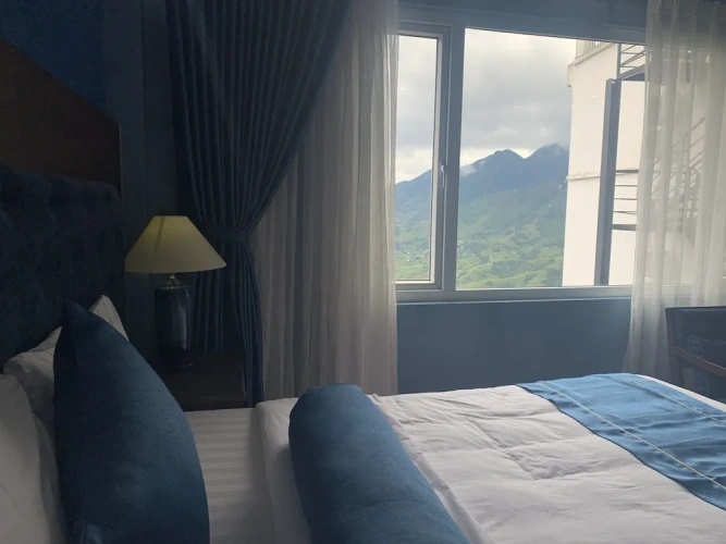 Deluxe room with mountain view
