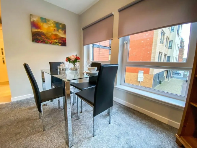 Kelvingrove Art Gallery Flat - Private Parking