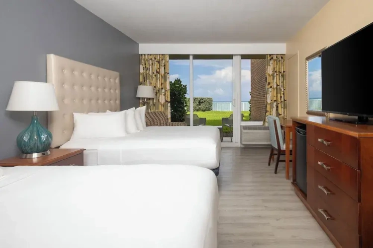 Standard Quadruple room oceanfront