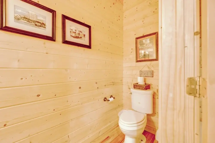5 Bedrooms Cottage