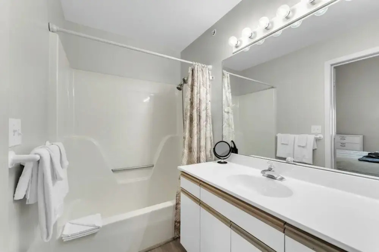 Peaceful 2BR Condo by Golf Course & Pools