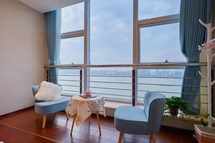 Riverside Apartments