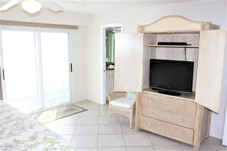 Jamaica Royale 802 - 2 Br Condo