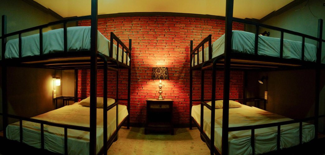 Baan Lansa Bed & Bar - Hostel