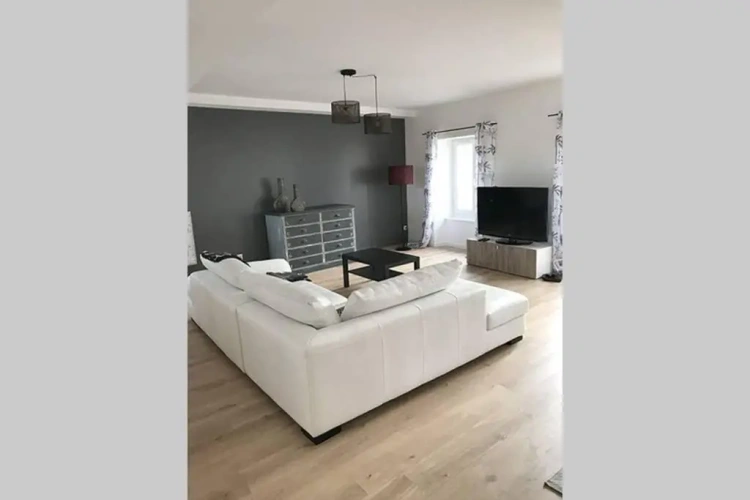 3 Bedrooms Apartment