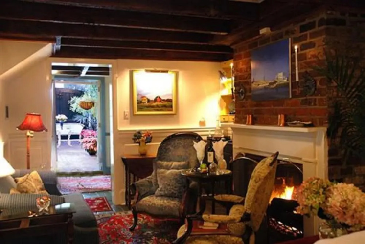 Armstrong Inns