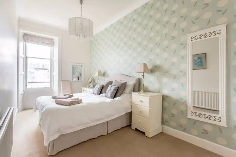 Central 2 Bedroom Flat With Castle View Sleeps 4