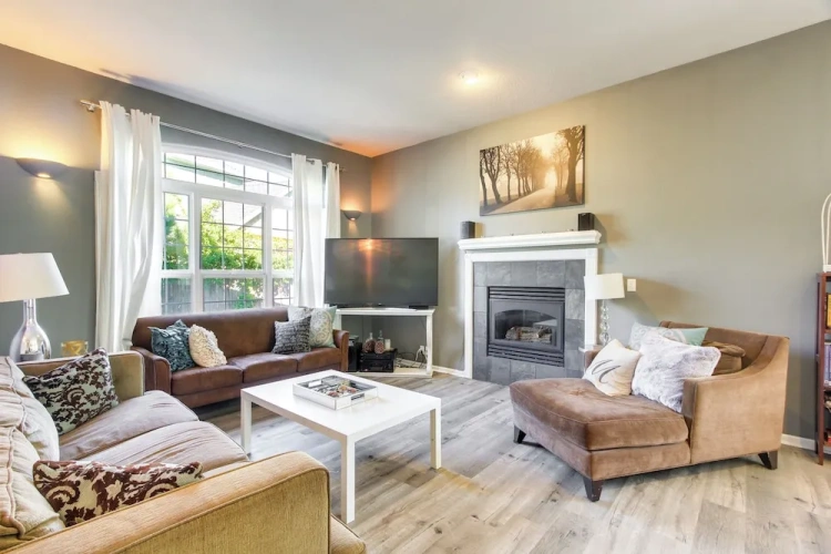 Pet-friendly Home w/ Yard, 2 Mi to Autzen Stadium