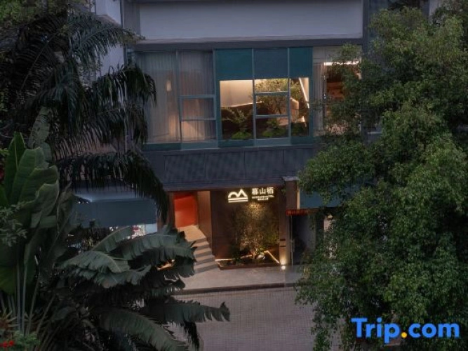 Mossland Hotel