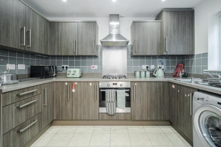 3 Bedrooms Apartment